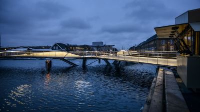 Мосты для пешеходов и велосипедистов через каналы Кристиансхаун и Транграун © Christian Lindgren