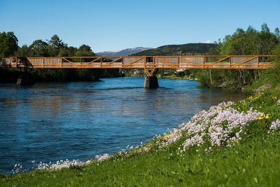 Пешеходный мост из нержавеющей стали от Rintala Eggertsson, Норвегия